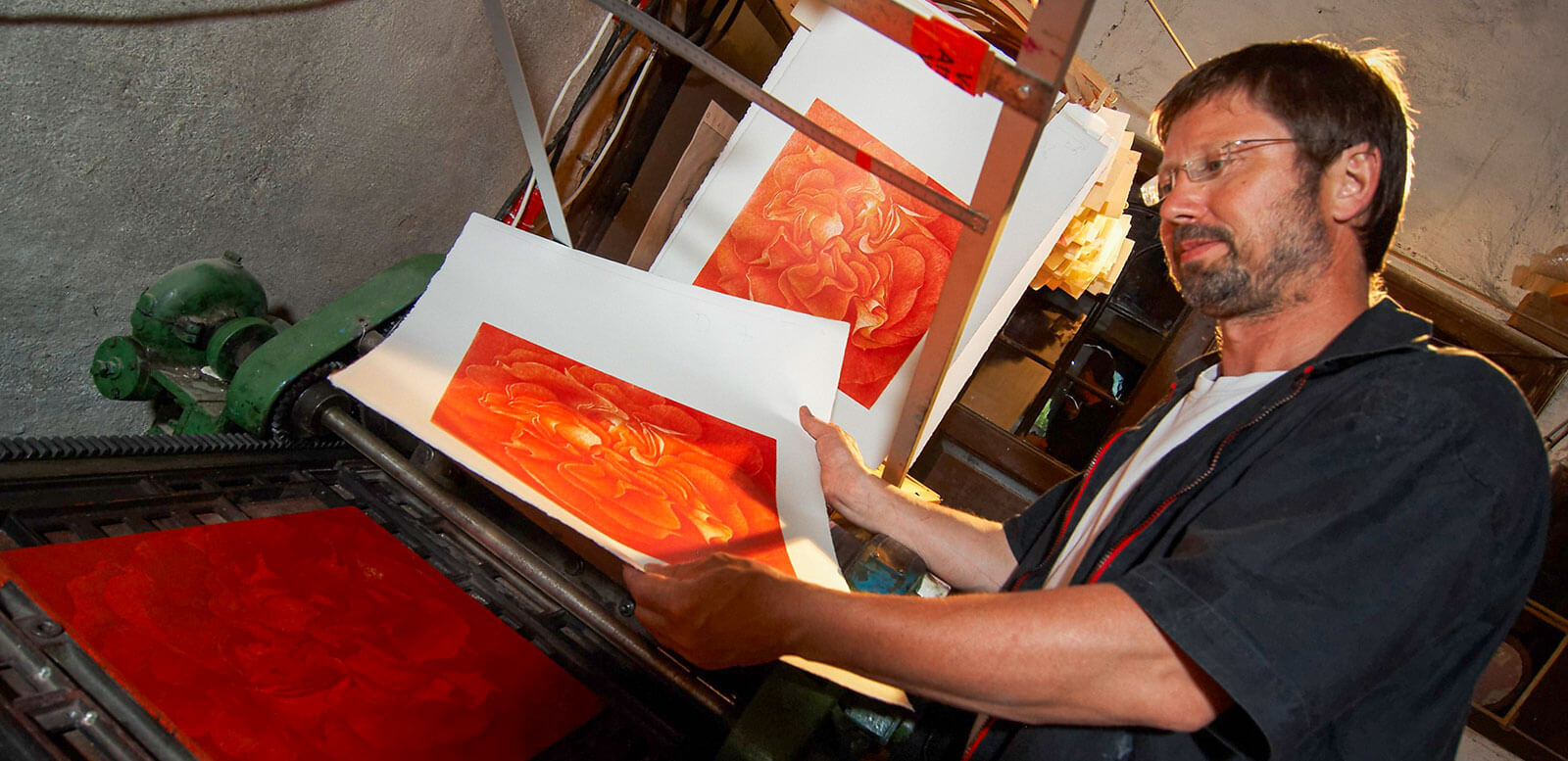 Olaf Hoppe at the printing press